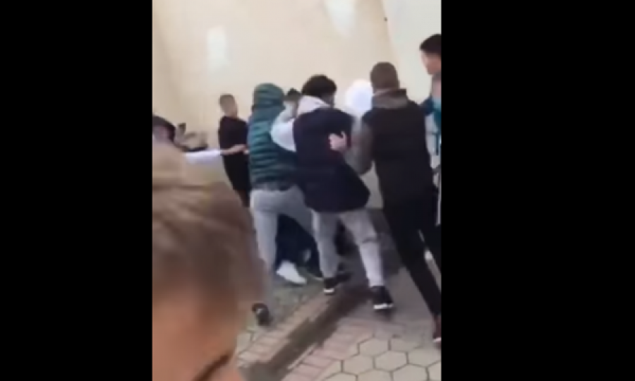 Rrahja brutale e nxënësve në Prishtinë, arrestohen dy persona – të tjerët në kërkim