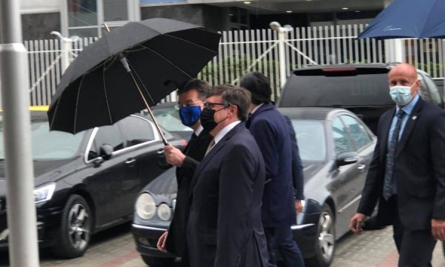 Palemer dhe Lajçak e lënë Presidencën, shkojnë në te Kurti në Qeveri