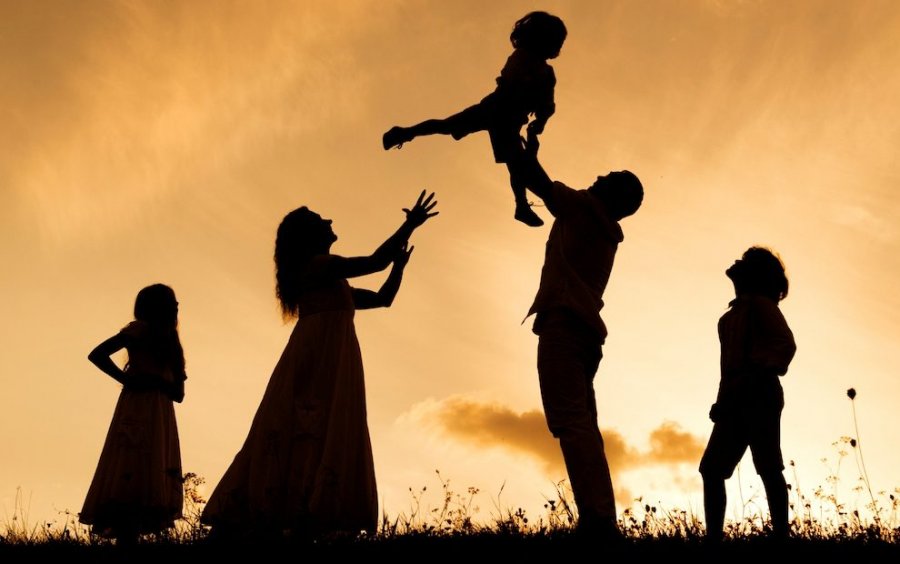 Ky vend relakson rregullat e planifikimit familjar për të lejuar tre fëmijë për çift 