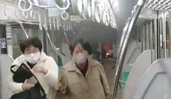 Pasagjerët përjetojnë tmerrin në tren nga “Jokeri”, 17 të plagosur