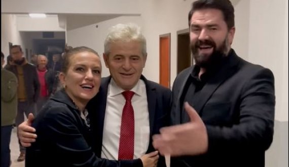 Shkodrani&Besiana me këngë ia urojnë fitorën Ali Ahmetit