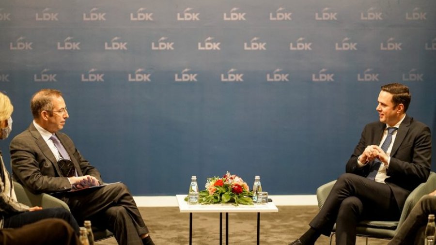 Abdixhiku takon Presidentin e Institutit Demokratik Amerikan Derek Mitchell