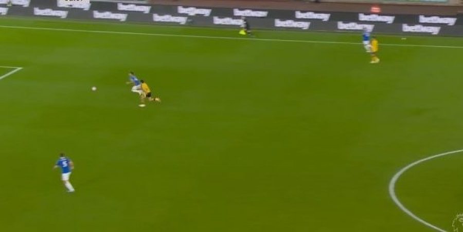 Gabim amatoresk nga mbrojtja e Evertonit, Wolves dyfishon epërsinë