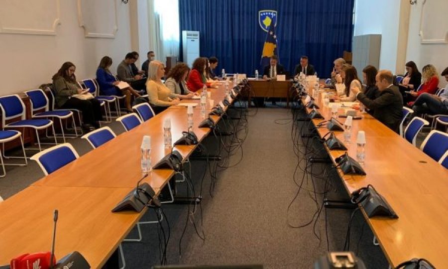 Komisioni për Buxhet i përgjigjet Kushtetueses për rrymën në veri, kundërshton opozita