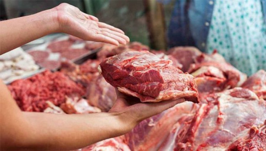 Ngritet aktakuzë ndaj një personi për shitje të mishit të dëmshëm afër një shkolle fillore në Fushë Kosovë