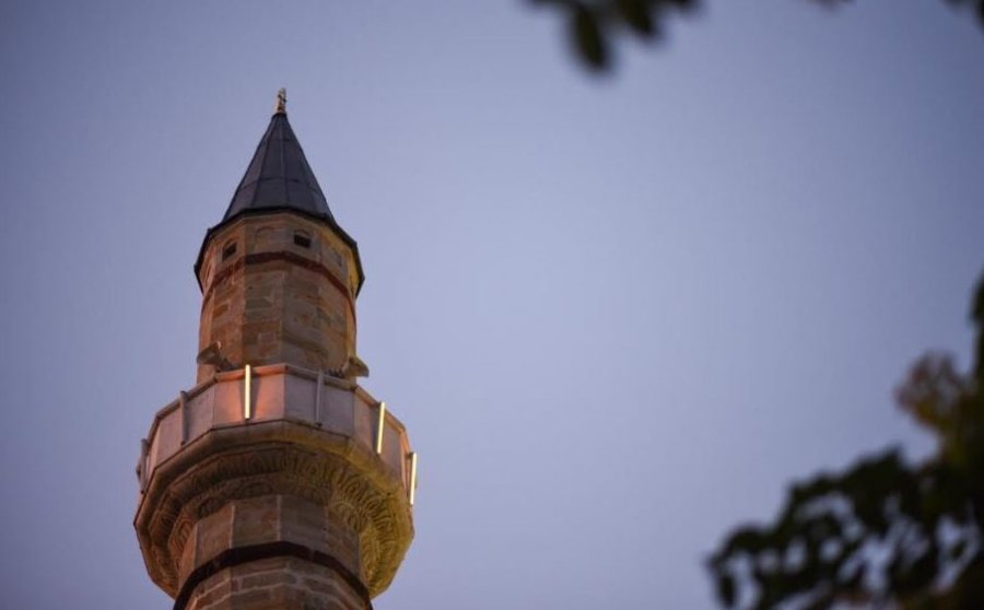 Hajnat vjedhin para në një xhami në Gjakovë