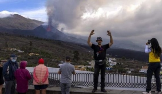 Vullkani La Palma bëhet atraksion turistik për mijëra të huaj