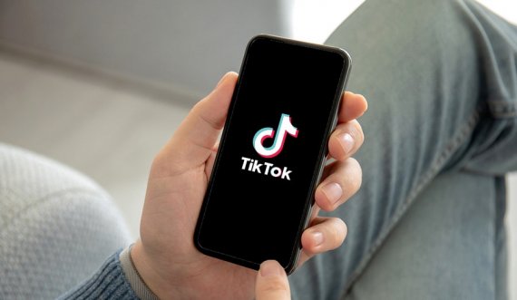 TikTok rrëzon nga “froni” Google