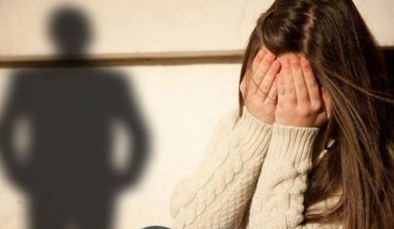 “E ka përdhunuar që 12 vjeç”, rrëfehet nëna e 16-vjeçares: Nuk dinim gjë