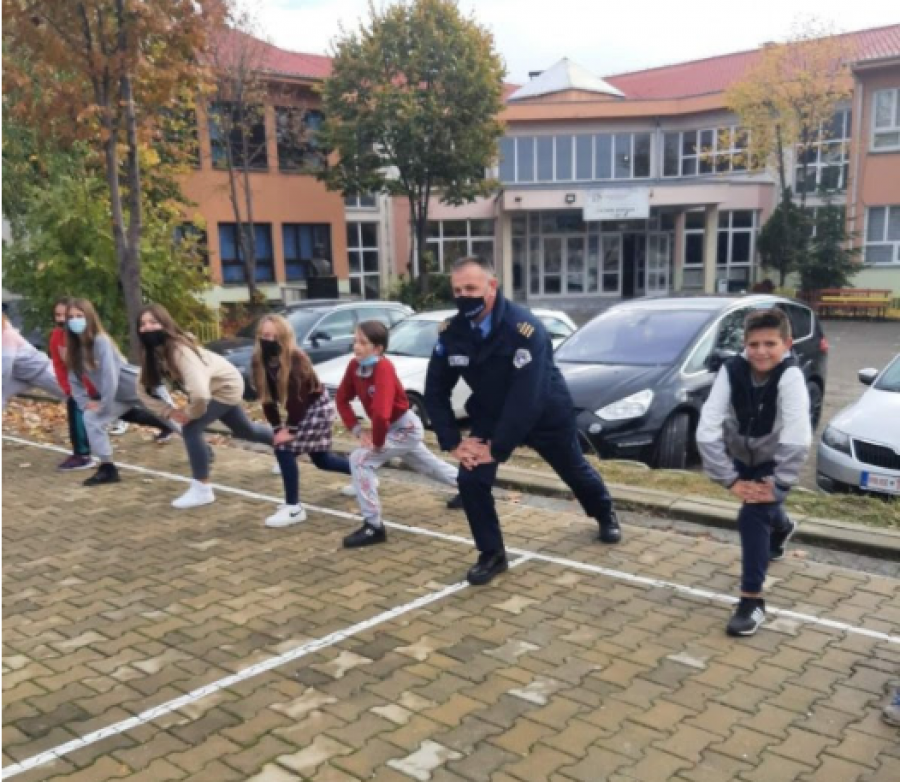 ​Policët në Prizren nisin ditën me ushtrime të ndryshme me nxënës