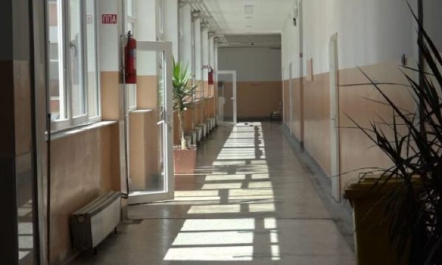Vidhen pesë nxehëse elektrike në një shkollë të Klinës