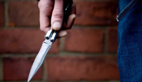 Theri 62 herë më thikë rumunin, dënohet shqiptari në Angli 