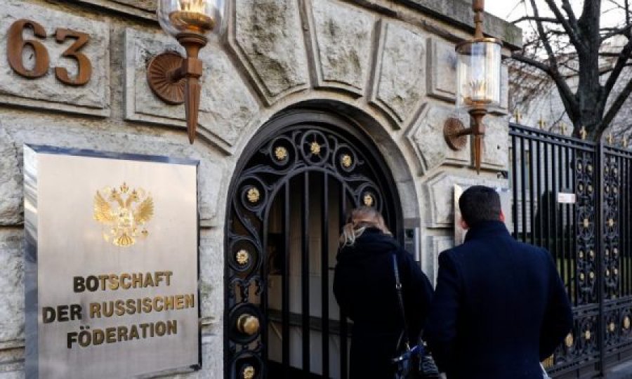 Der Spiegel: Diplomati që u gjet i vdekur afër ambasadës ruse ishte agjent sekret