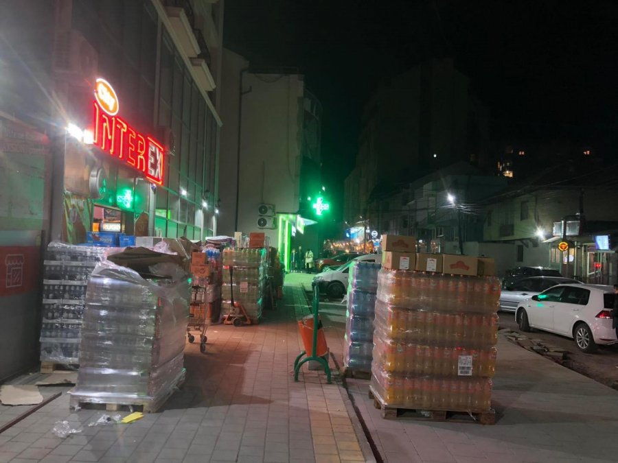 Banorët në ‘hall’- “Interexi” ua bllokon hymjen