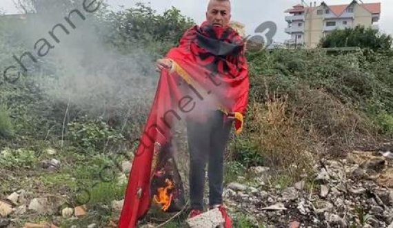 Flamuri i Serbisë digjet në Fier, shqiptari i kundërpërgjigjet dy të rinjve serb