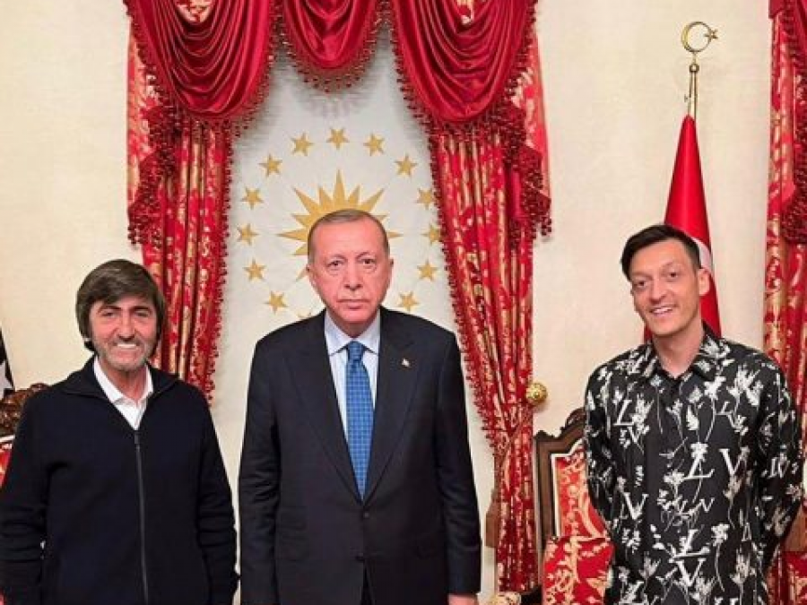 Mesut Ozil takohet me presidentin “e tij”, gjermanët nuk e presin mirë