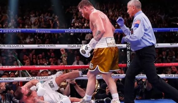 Canelo nokauton Plant dhe shkruan historinë në boks