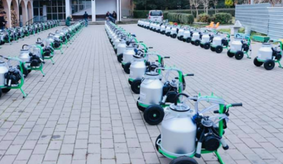 Komuna e Deçanit ndan 77 makina mjelëse për fermerët