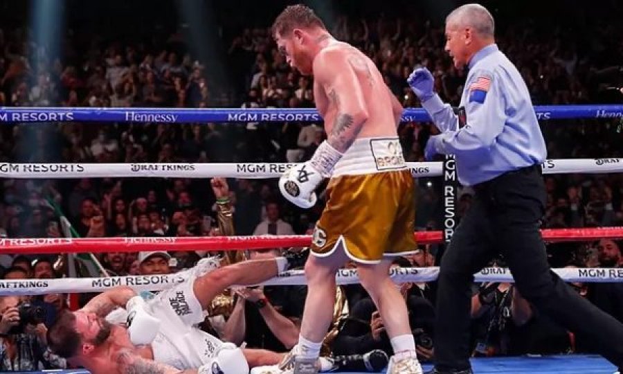 Canelo nokauton Plant dhe shkruan historinë në boks