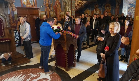 Serbët mbajnë liturgji në Mitrovicë