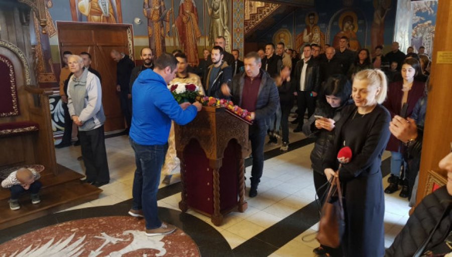 Serbët mbajnë liturgji në Mitrovicë