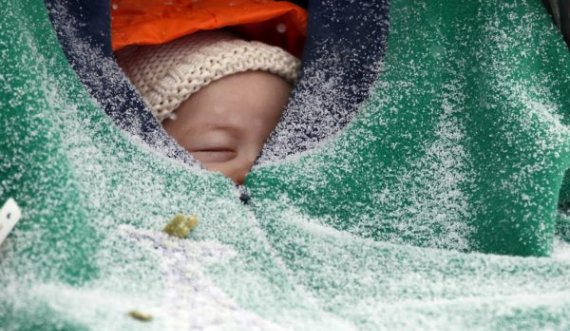 Shtetet ku prindërit i lënë bebet të flenë jashtë gjatë dimrit