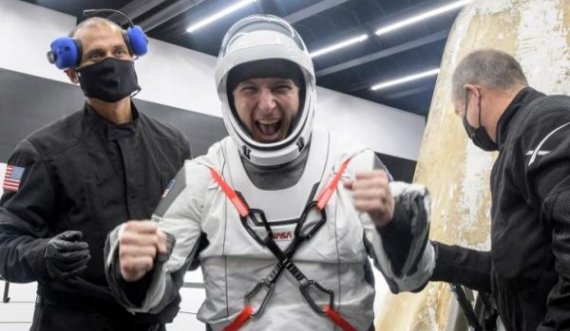 SpaceX kthen katër astronautë në tokë