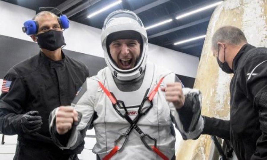 SpaceX kthen katër astronautë në tokë