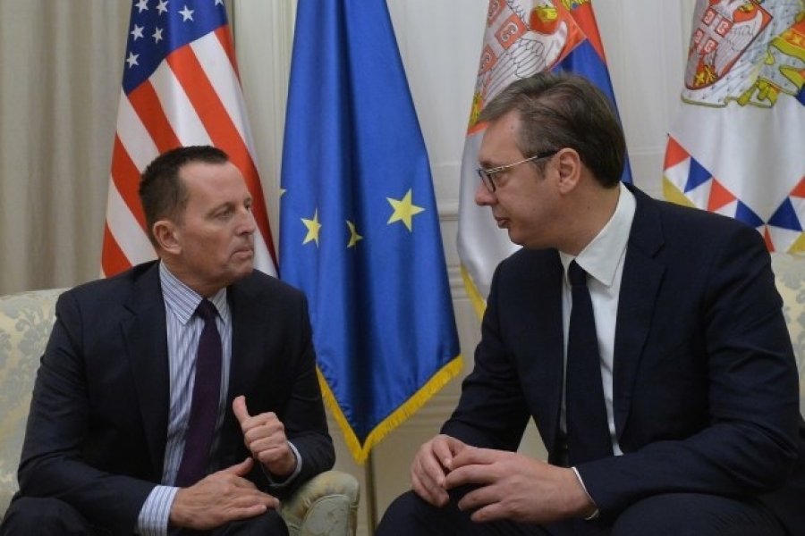 Serbia e nderon me urdhrin e flamurit serb/Grenell: Faleminderit Vuçiqit