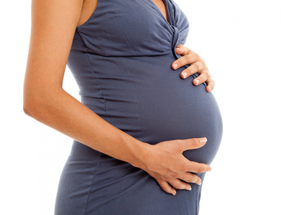 E mitura nga Gjakova shtatzënë, deklaron se është duke bashkëjetuar që dy vite me babanë e foshnjës