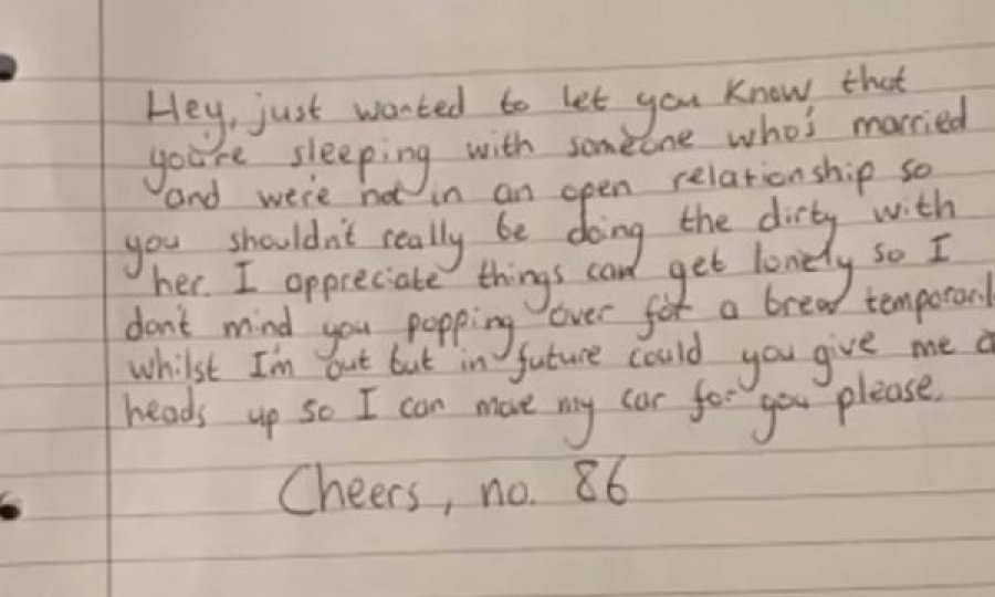 Burri bëhet viral në internet me letrën që i la fqinjit që po e tradhtonte me bashkëshorten e tij