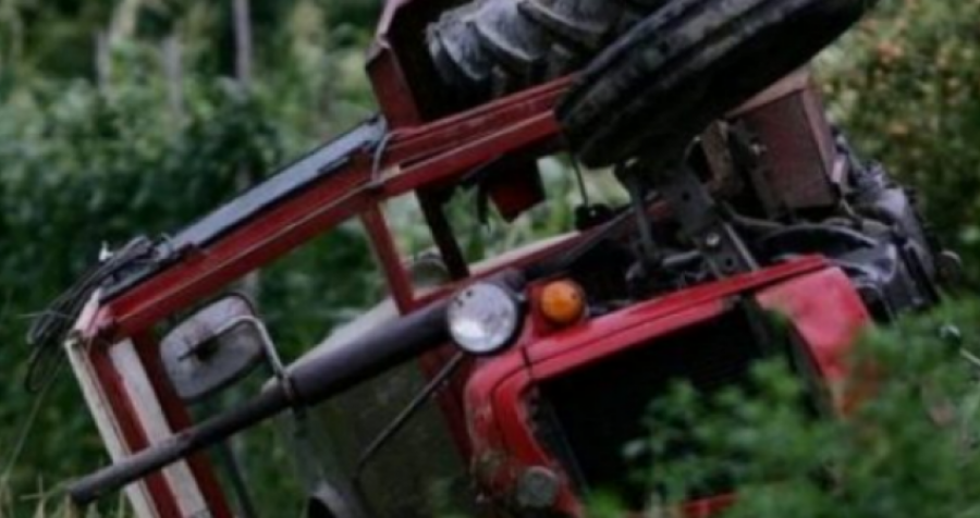 Rrokulliset traktori në një fshat të Rugovës, vdes një person 