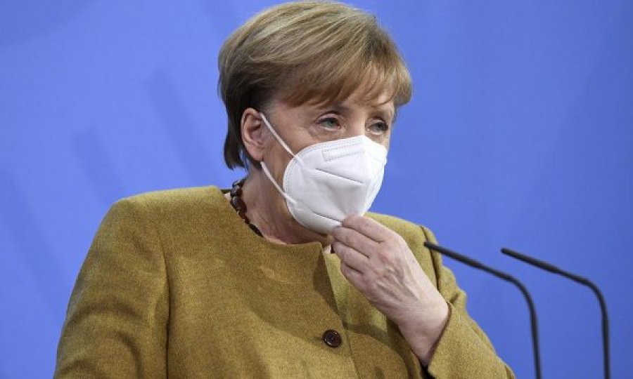 Merkeli ka një porosi për personat e pavaksinuar