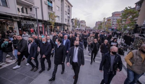 Heshtje zgjedhore, Kurti nga Parisi në sheshin e Podujevës