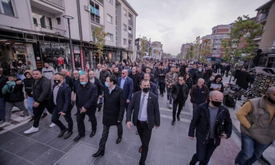 Heshtje zgjedhore, Kurti nga Parisi në sheshin e Podujevës