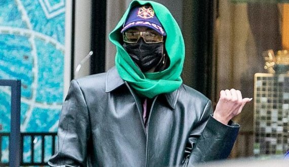 Dua Lipa shëtitet në këtë gjendje rrugëve të Parisit
