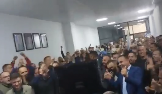 Fillon festa në degën e PDK-së në Drenas