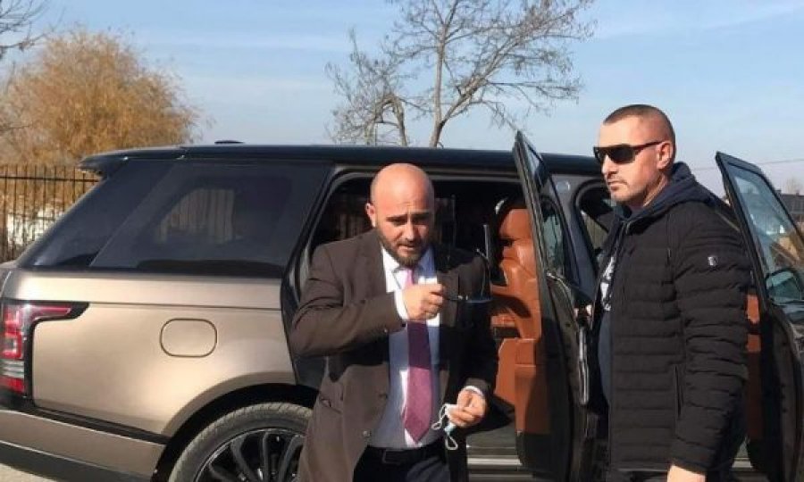 Me veturë ‘modeste’ shkon për të votuar ish-kandidati i Nismës për kryetar të Podujevës