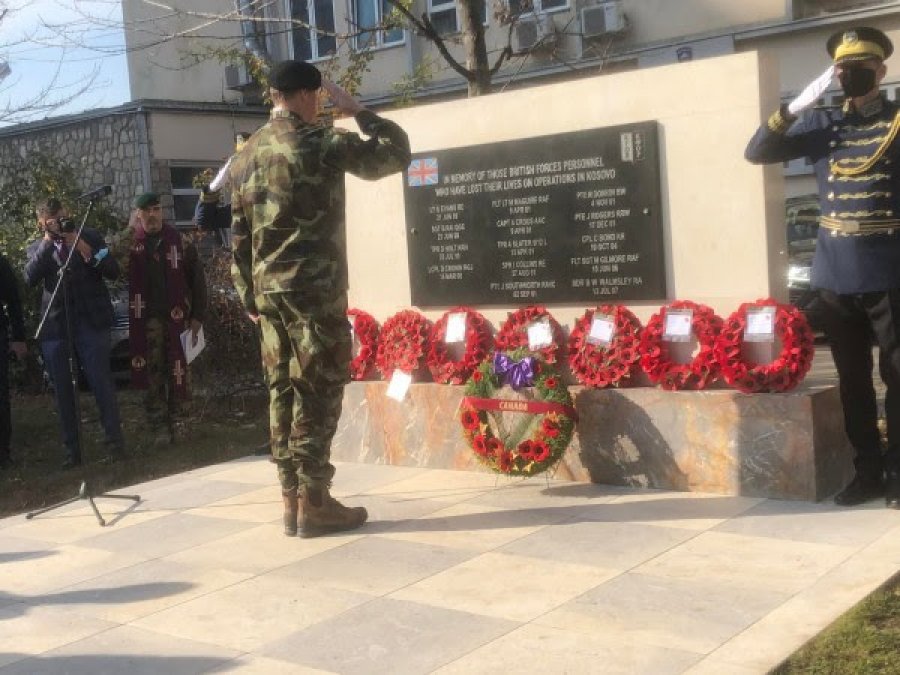 ​Nderohen pjesëtarët e Forcave britanike që humbën jetën gjatë shërbimit në Kosovë