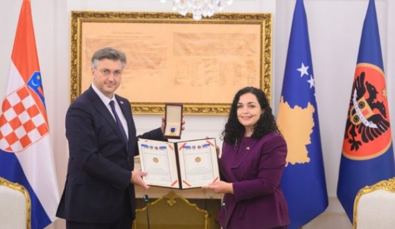 Osmani dekoron kryeministrin dhe spitalin kroat për kujdesin ndaj kosovarëve të aksidentuar në Sllavonski Brod