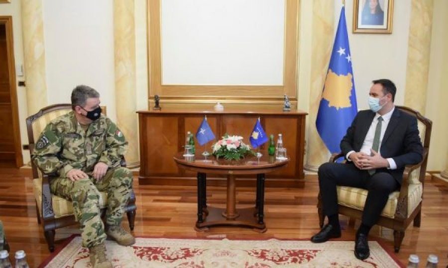 Konjufca takohet me komandantin e ri të KFOR-it