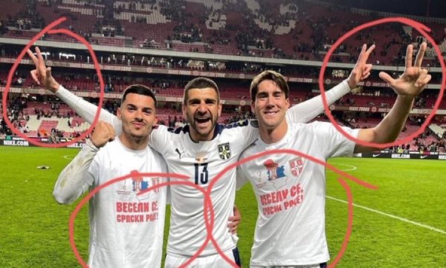 Futbollistët e Serbisë veshin fanella me mbishkrime nacionaliste dhe Kosovën e bëjnë Serbi, pas fitores ndaj Portugalisë