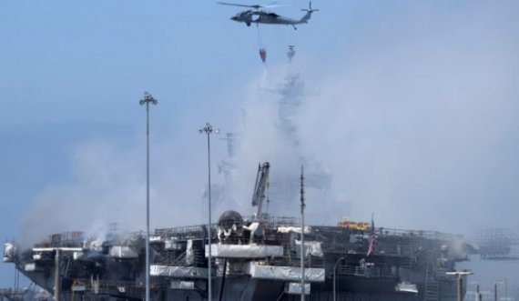 Tensione në det, helikopteri iranian vetëm 25 metra larg anijes amerikane