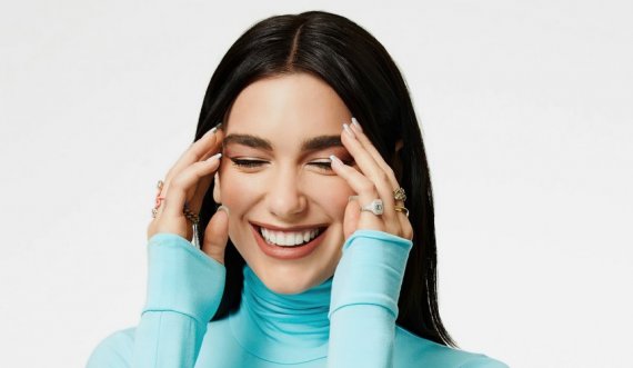 Dua Lipa përdor një sekret të pazakontë në rutinën e kujdesit të lëkurës