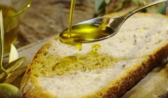 A hani bukë të lyer me vaj ulliri?