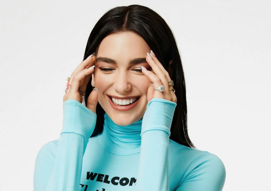 Dua Lipa shkëlqen në mbrëmjen gala 