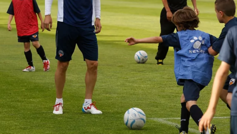 Shpërthen skandal i madh futbollin spanjoll: Trajneri e pranon se ka abuzuar me 30 të mitur