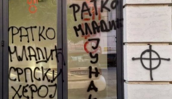 Pushteti i Vuçiqit po urdhëron shkrimet e grafiteve të Ratko Mlladiqit në zyret e OJQ-ve në Beograd