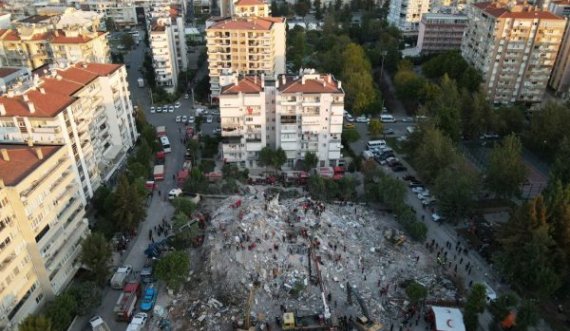 Qytetarët braktisin shtëpitë pas tërmeteve në Turqi