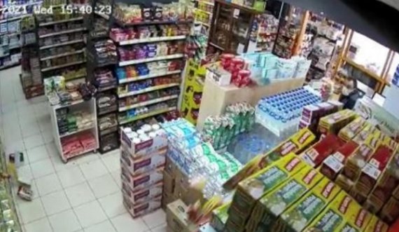 2 tërmete në Turqi/ Pamje kur njerëzit dalin me vrap nga dyqanet